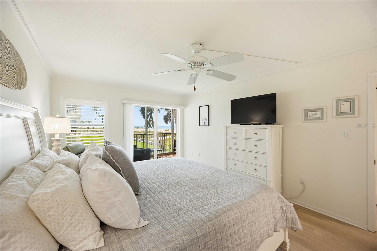 1150 TARPON CENTER DR ##208