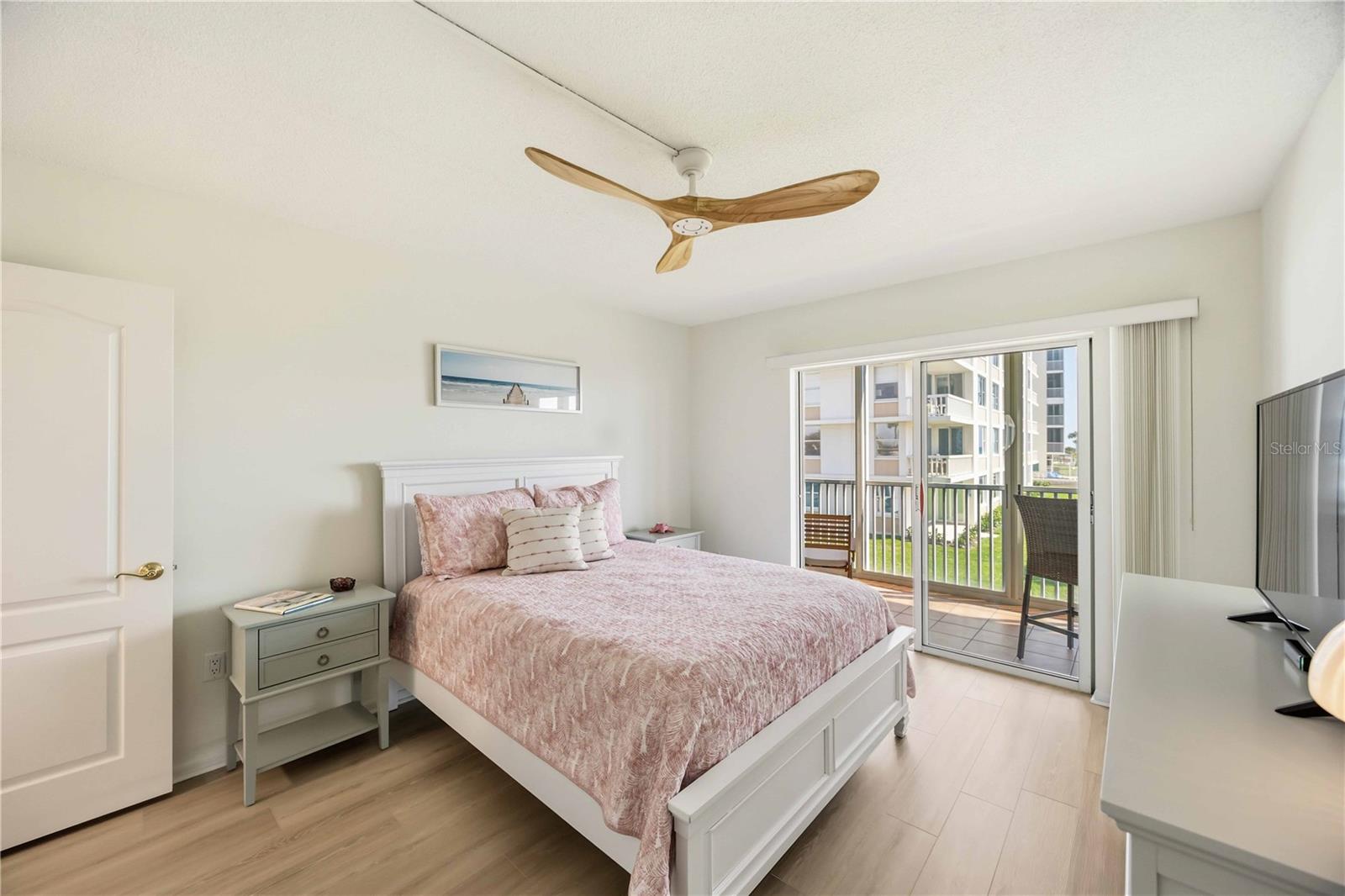 1150 TARPON CENTER DR ##208
