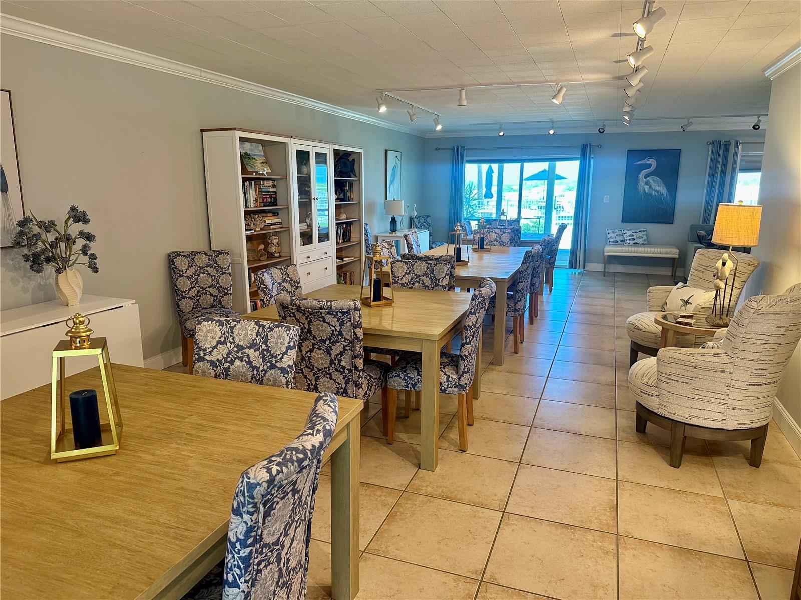 1150 TARPON CENTER DR ##208