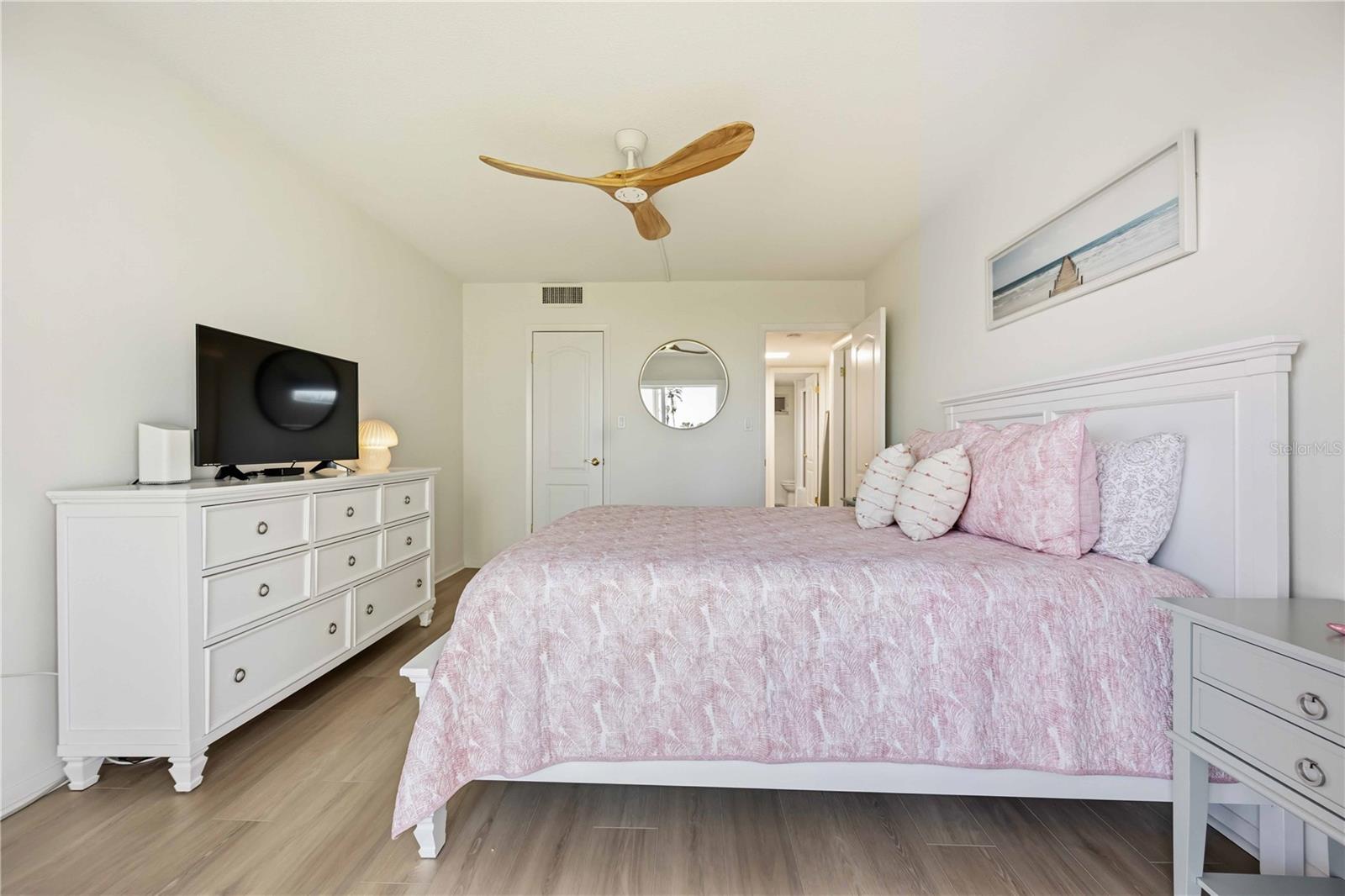1150 TARPON CENTER DR ##208