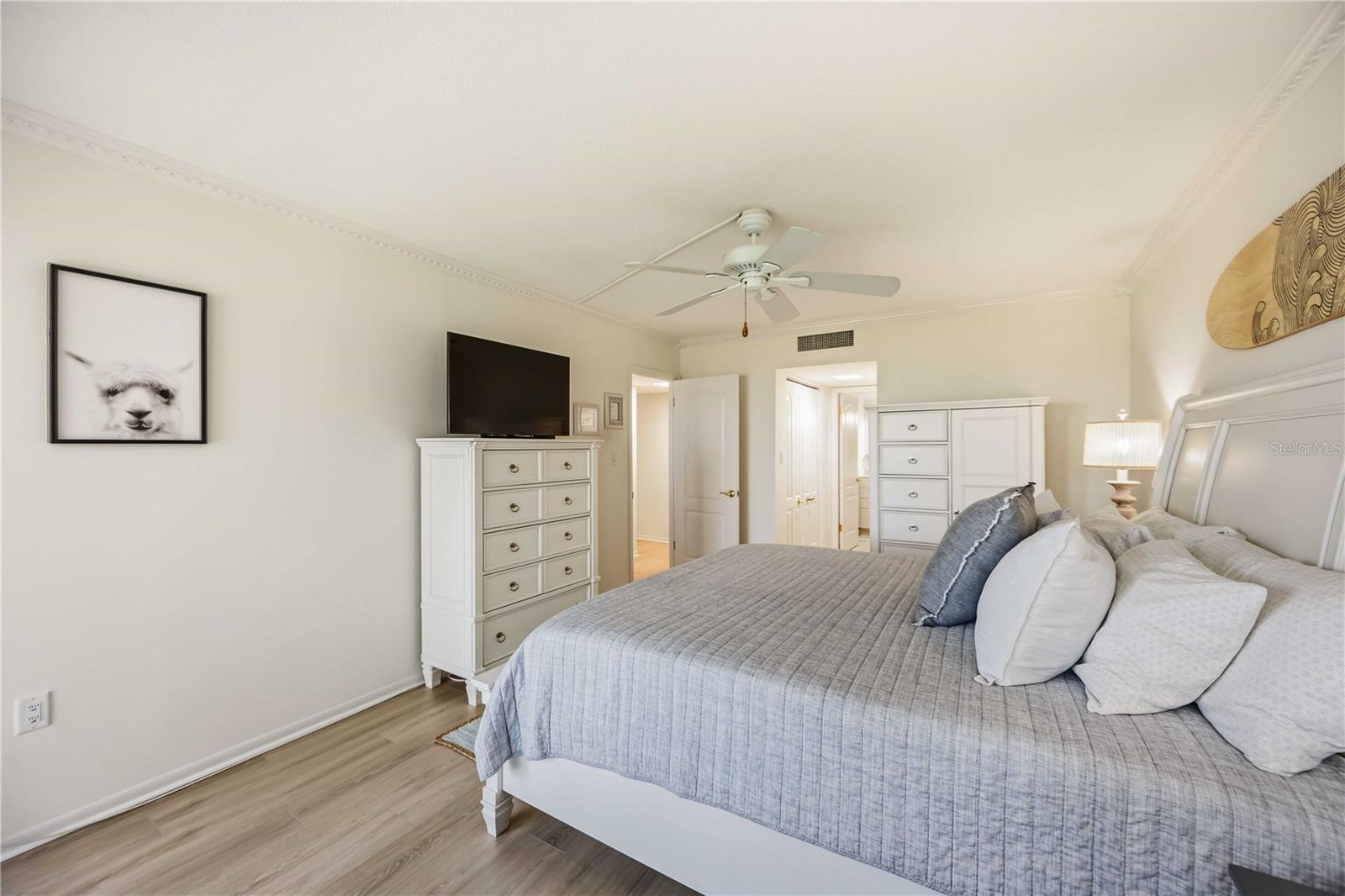 1150 TARPON CENTER DR ##208
