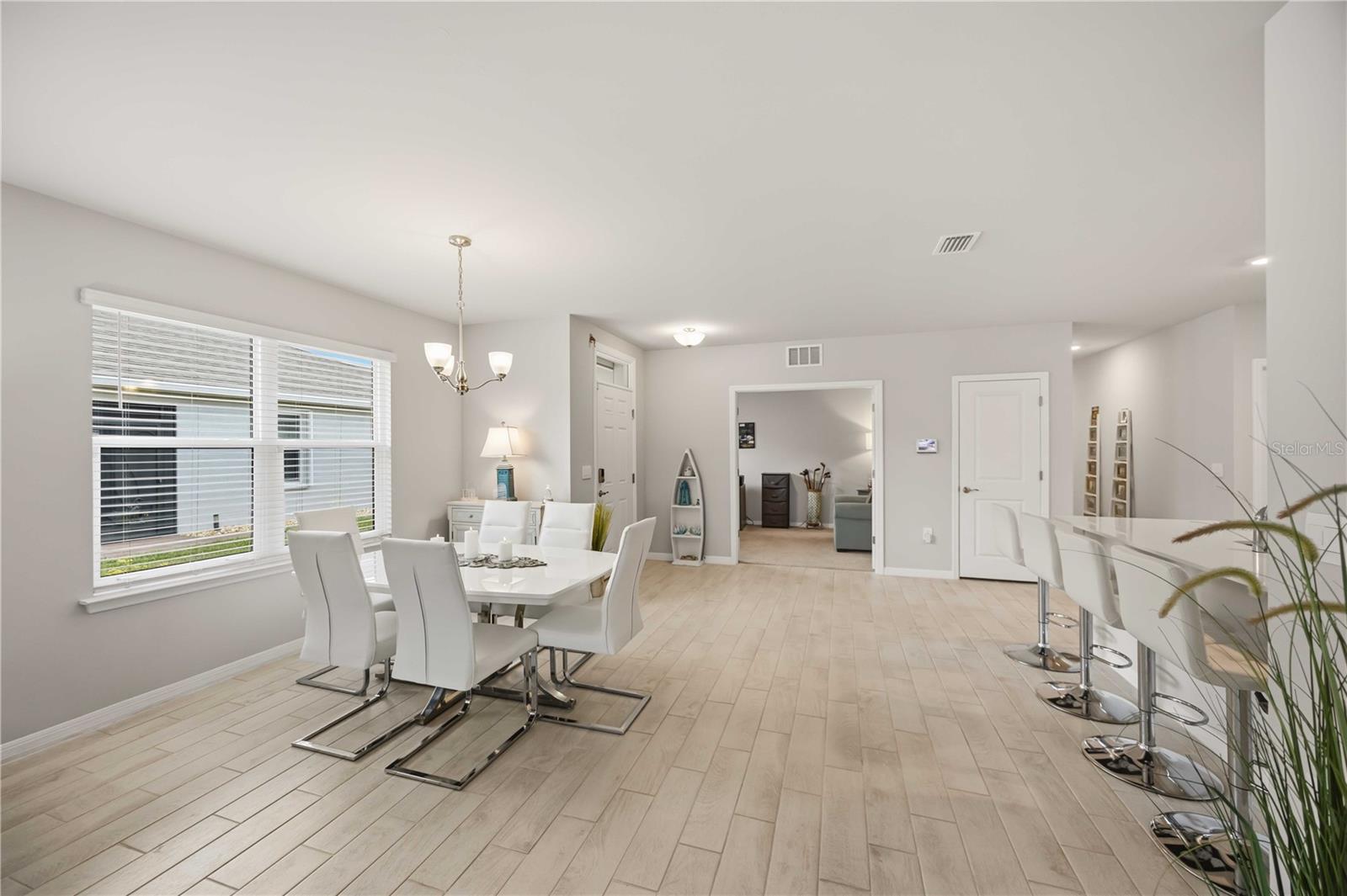 1512 LAUREL BROOK LN