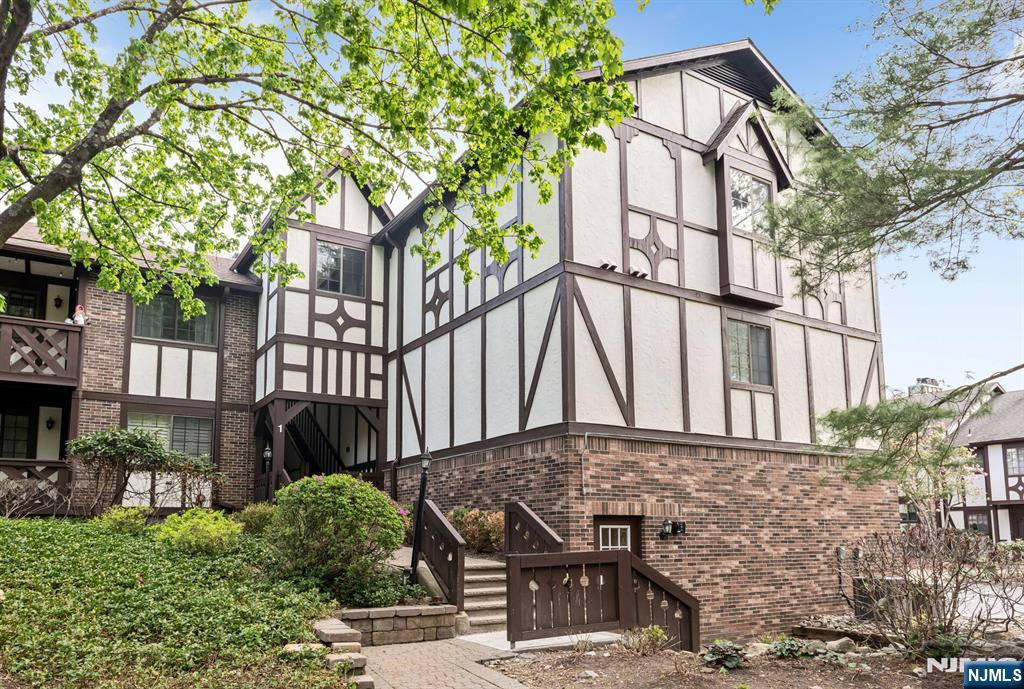 107 Mark Twain Way