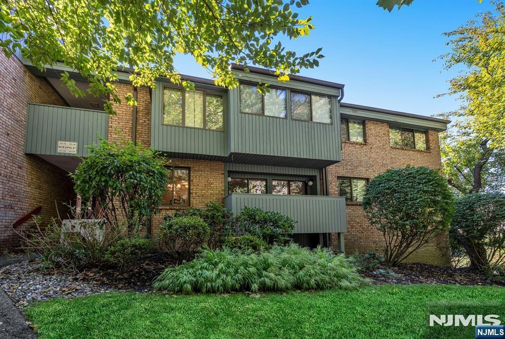141 Indian Hollow Court Mahwah NJ