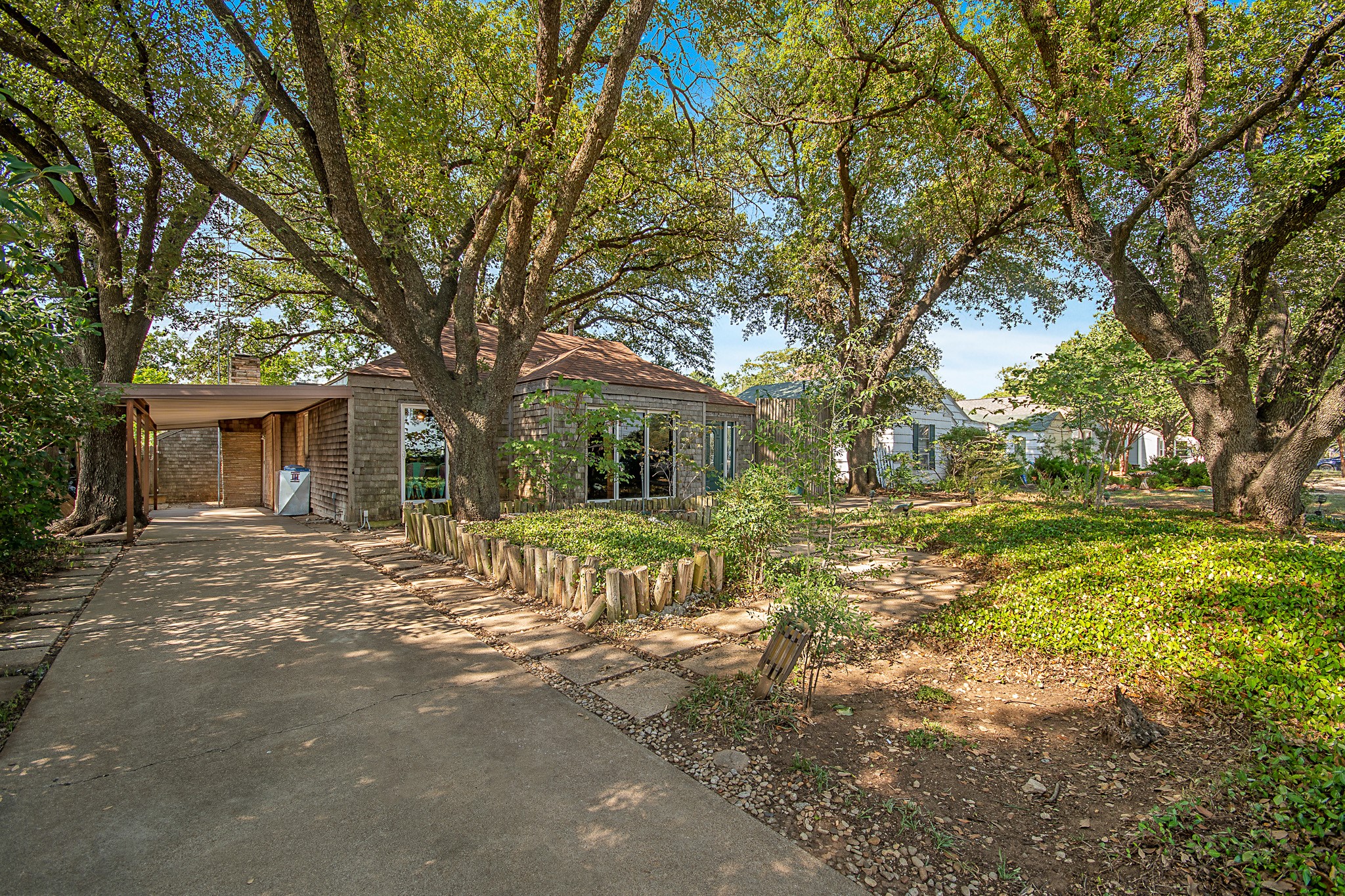 6237 Calmont Avenue