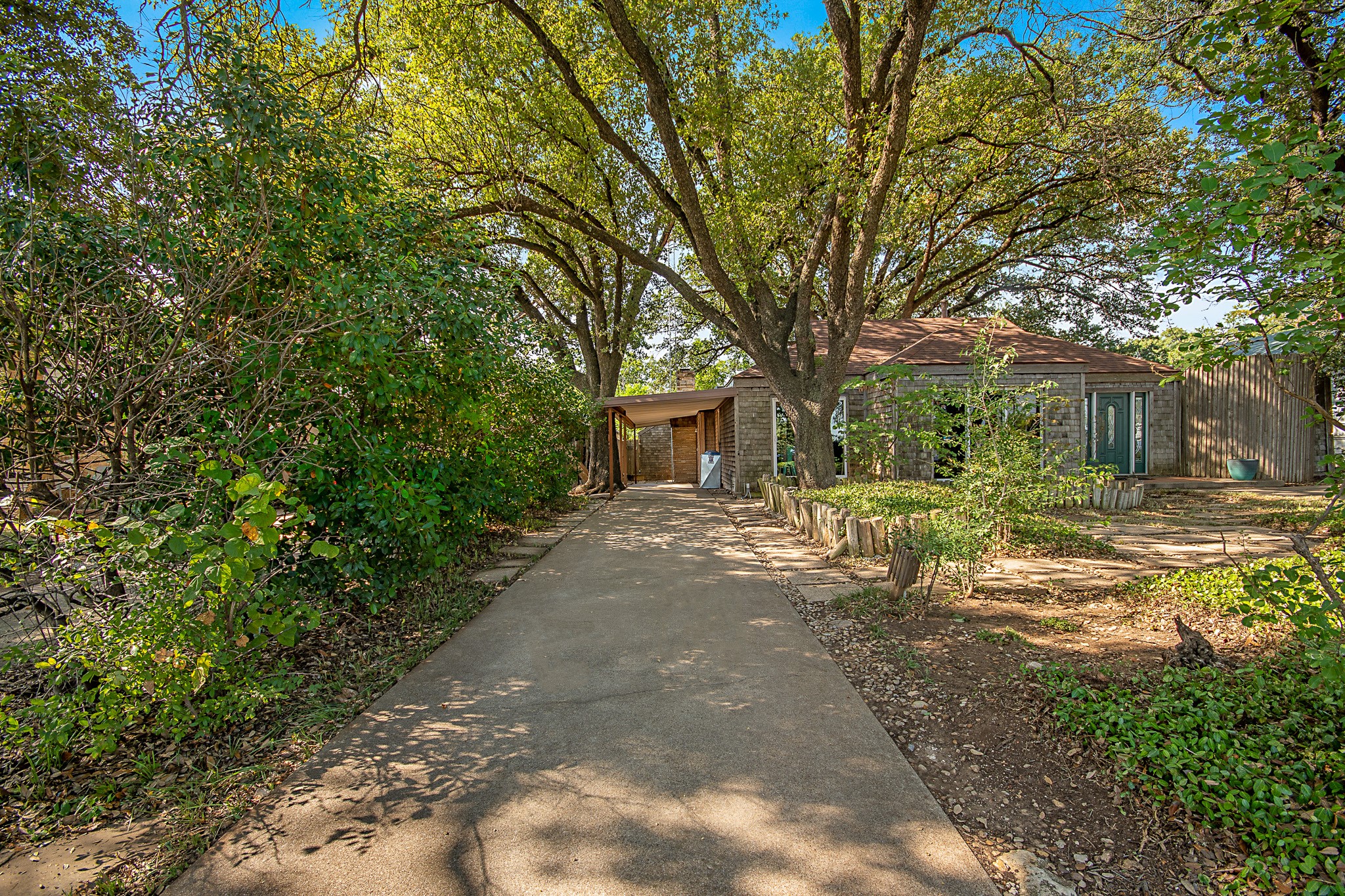 6237 Calmont Avenue