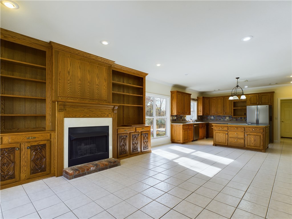 2966 Moffett Lane