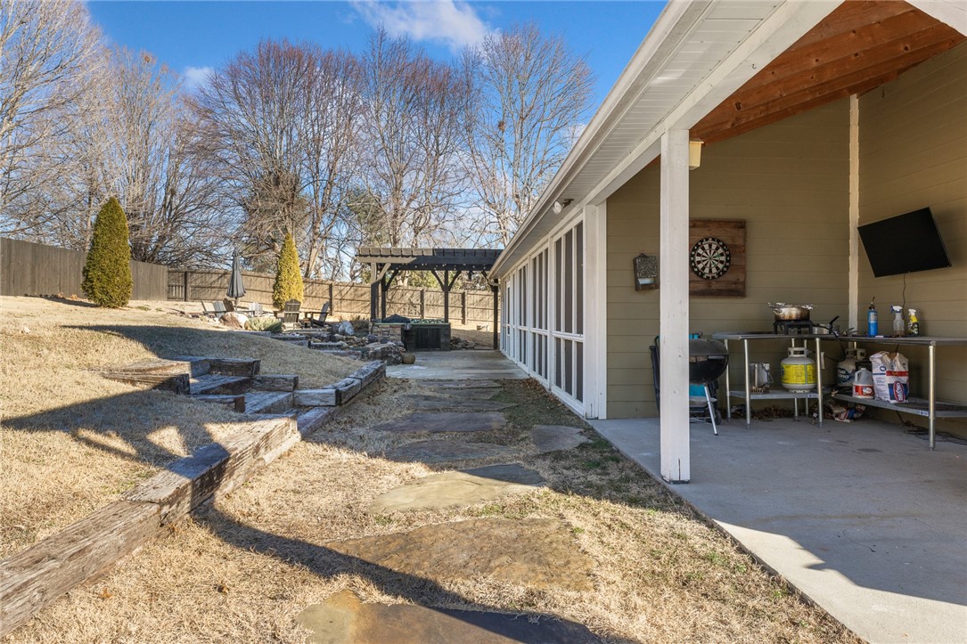 1403 Crestwood Drive