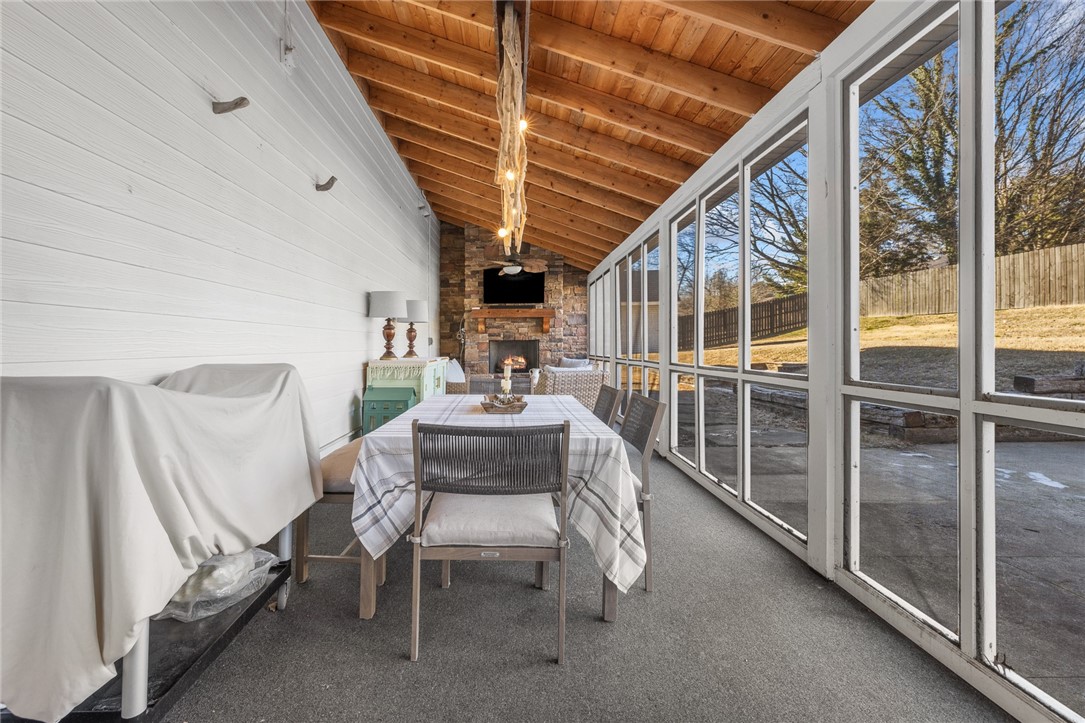 1403 Crestwood Drive