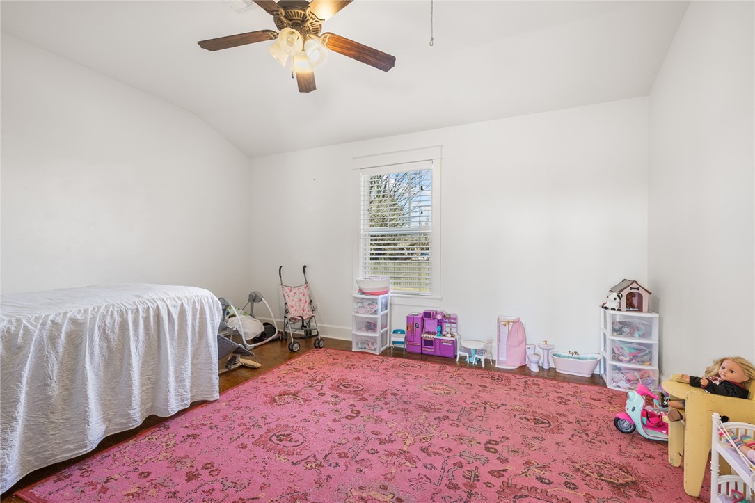 1403 Crestwood Drive