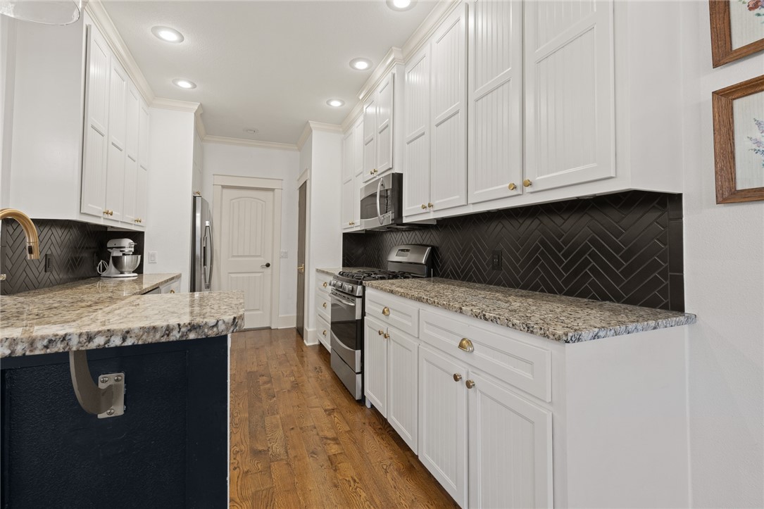1403 Crestwood Drive