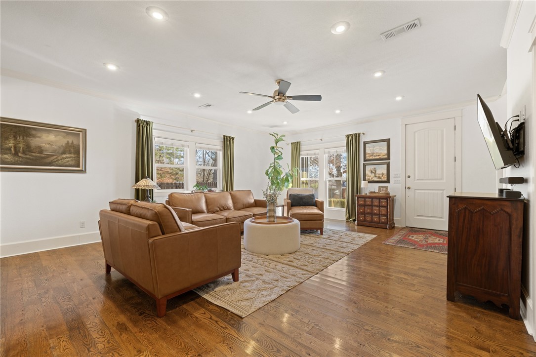 1403 Crestwood Drive