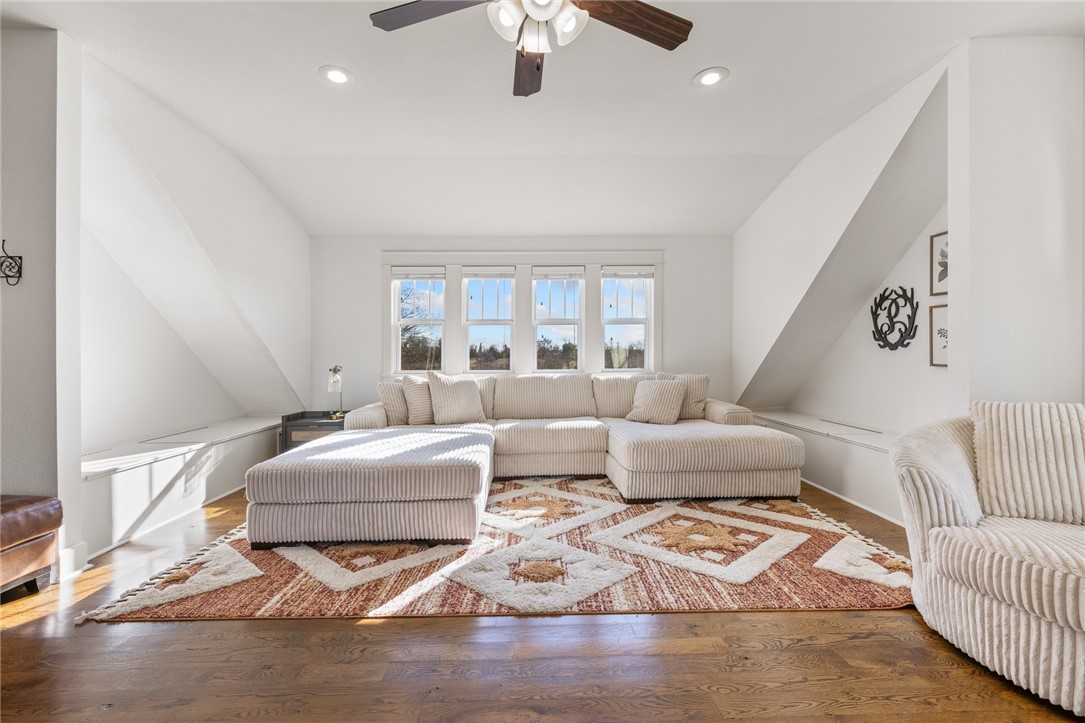1403 Crestwood Drive