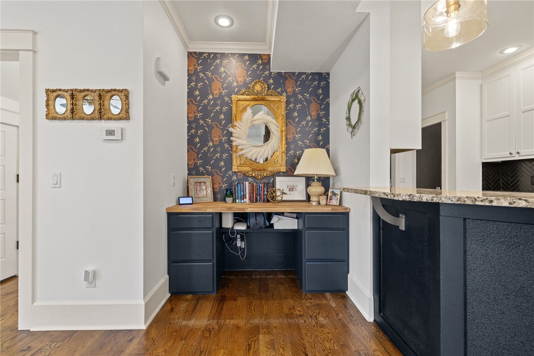 1403 Crestwood Drive