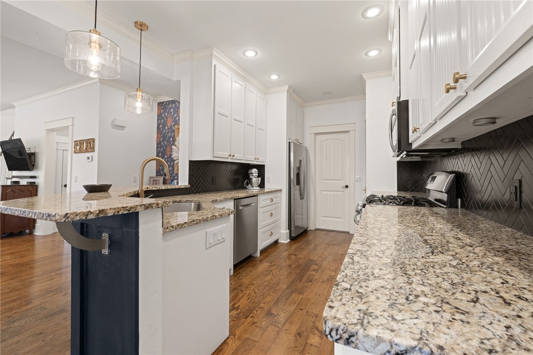 1403 Crestwood Drive
