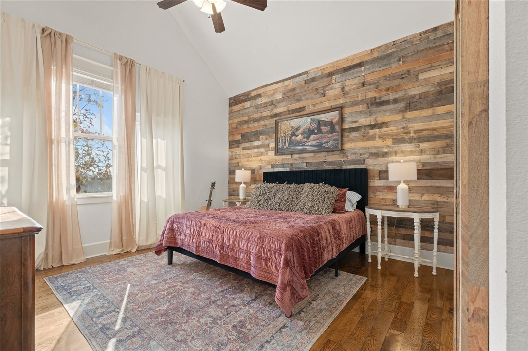 1403 Crestwood Drive