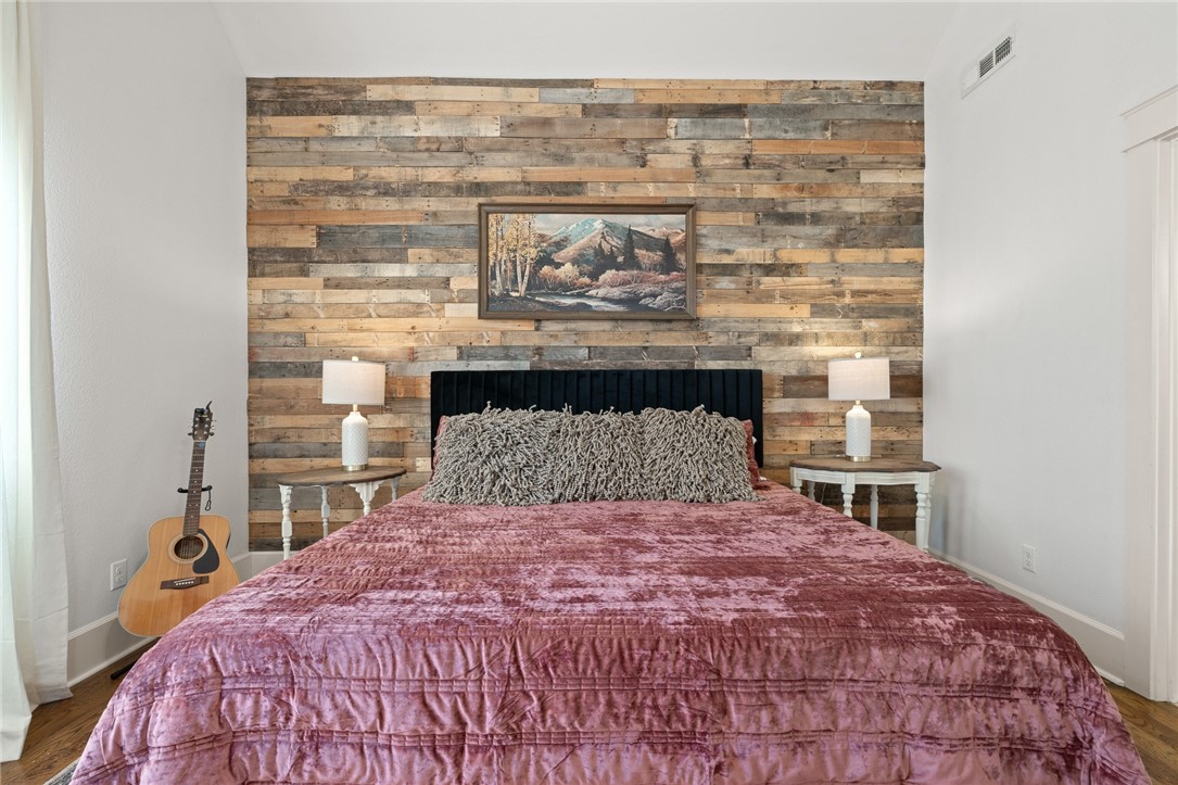 1403 Crestwood Drive