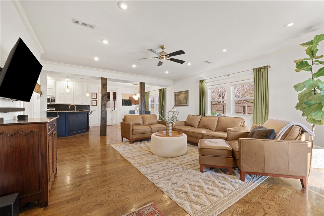 1403 Crestwood Drive
