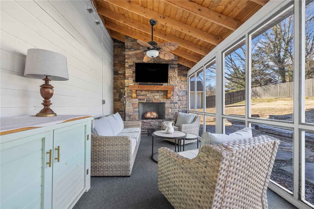 1403 Crestwood Drive