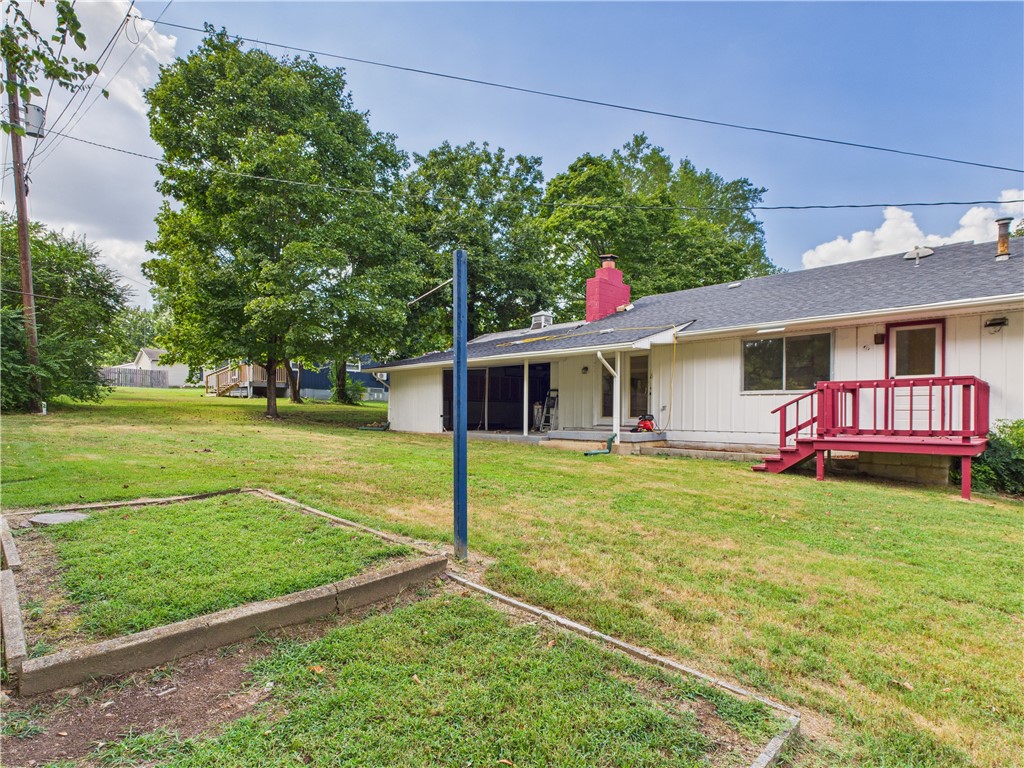 702 E 2nd Street