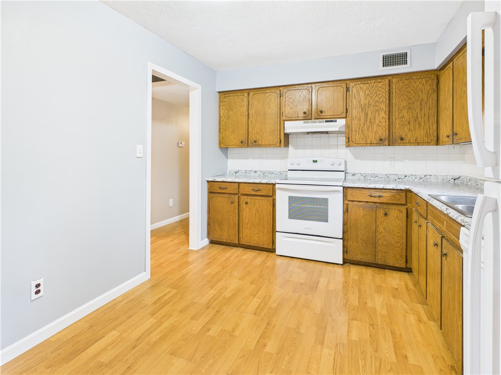875 Meadow Lane