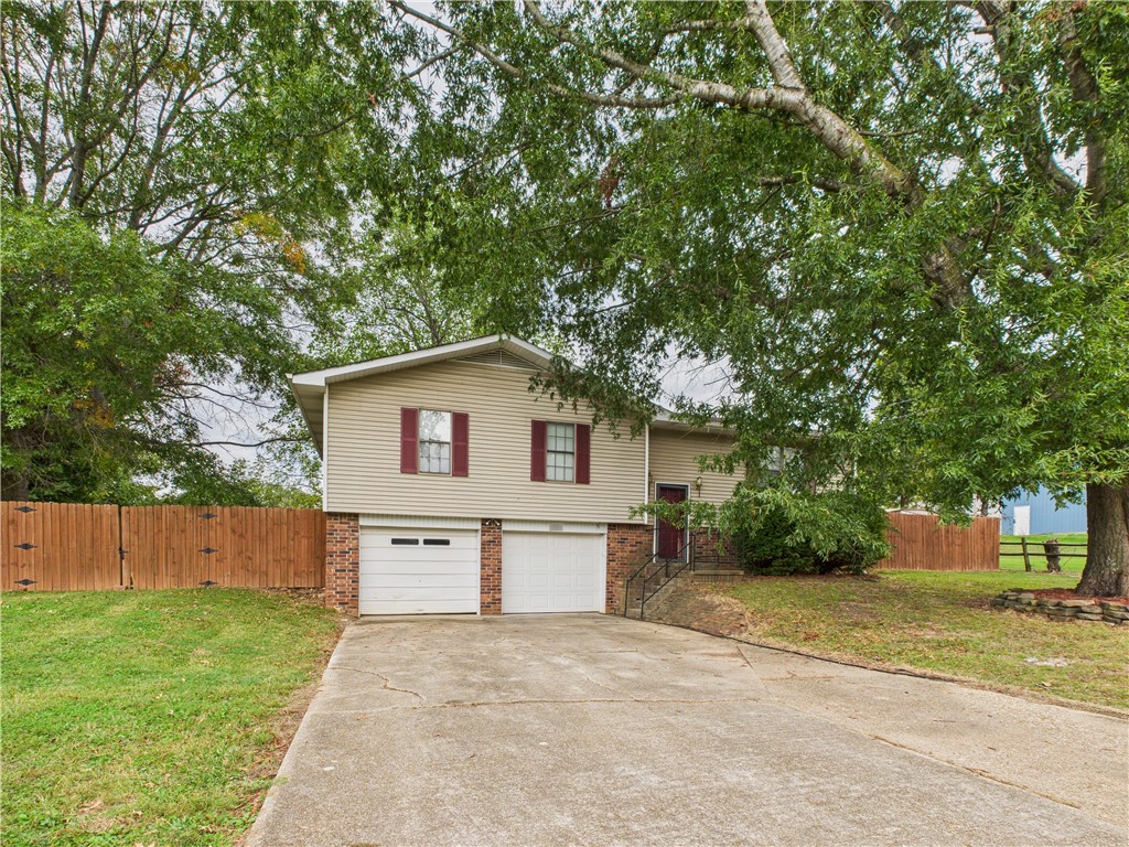 875 Meadow Lane