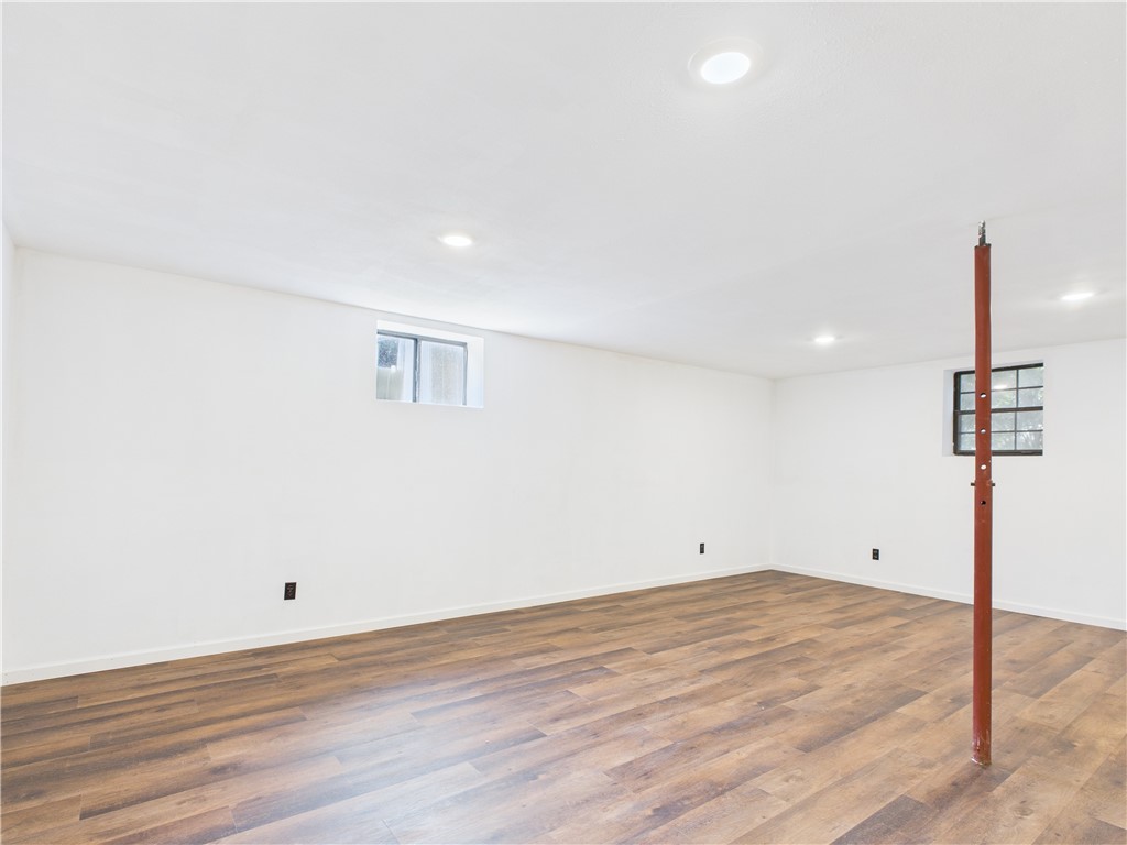 875 Meadow Lane