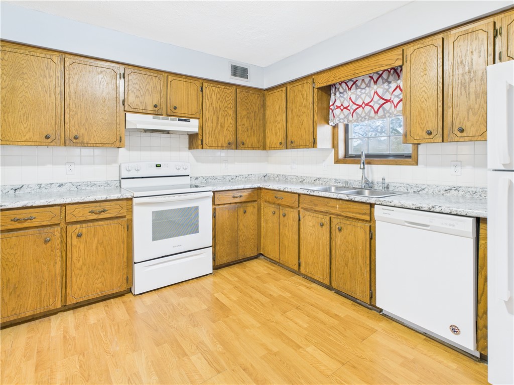 875 Meadow Lane