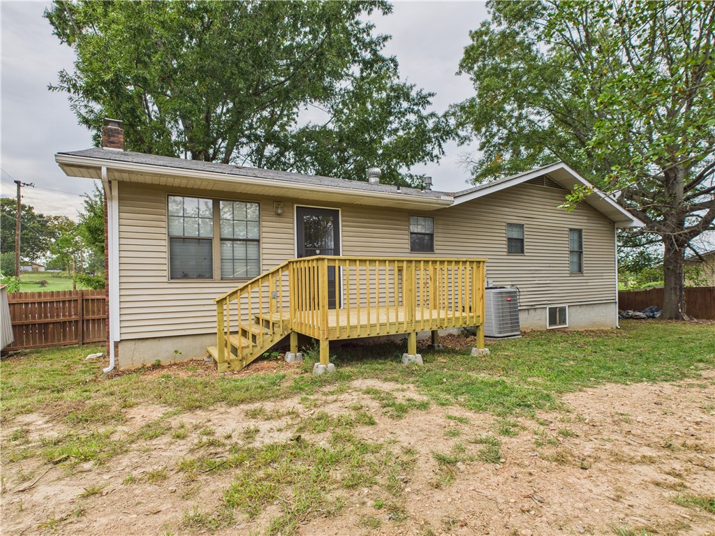 875 Meadow Lane