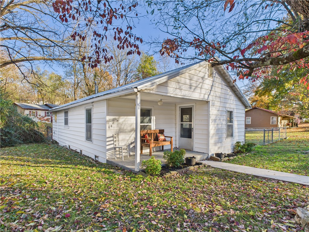 705 Oak Street