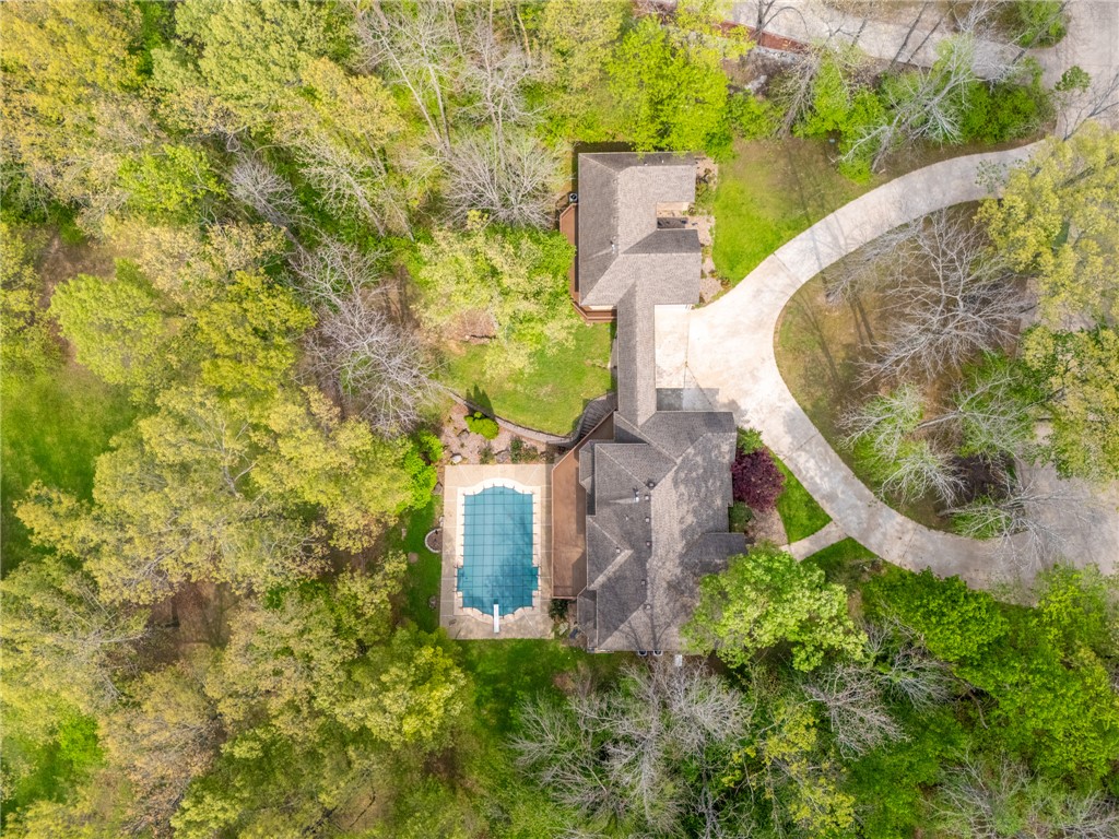 2805 Inwood Drive