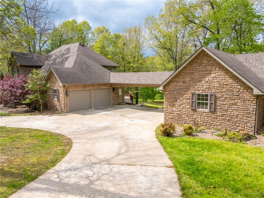 2805 Inwood Drive
