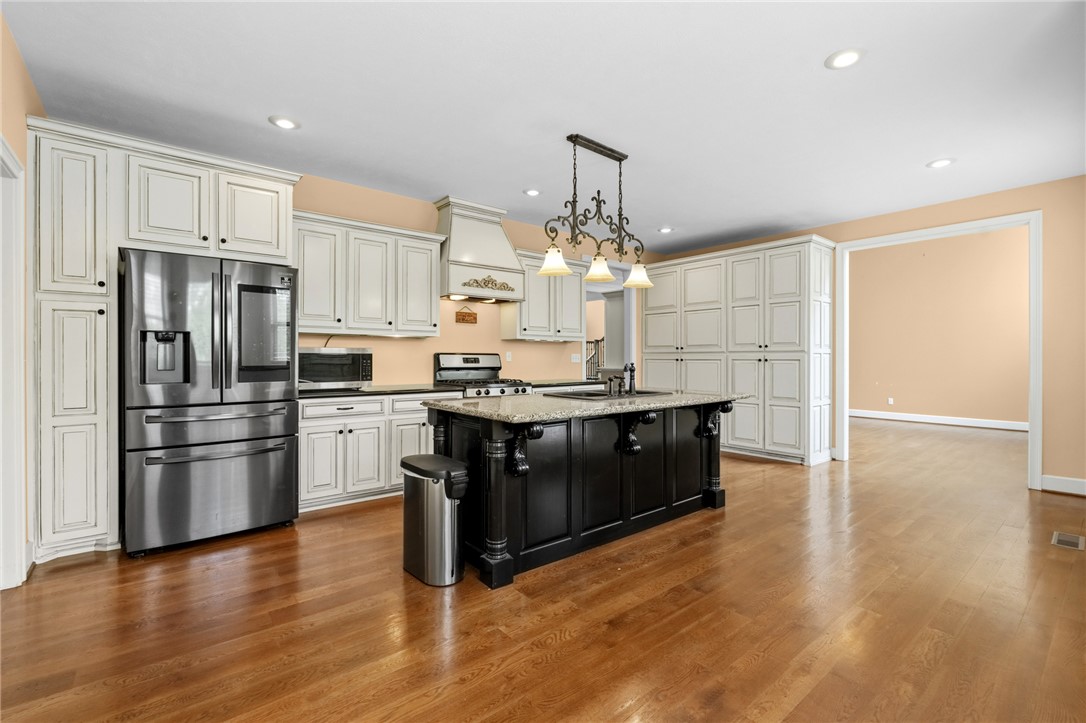 2805 Inwood Drive