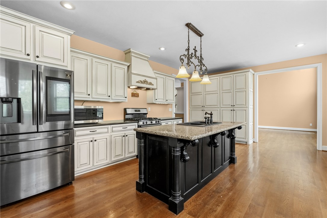 2805 Inwood Drive