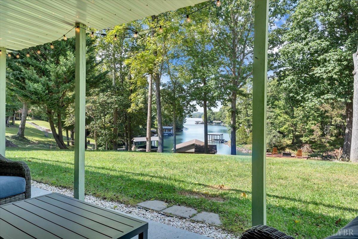 684 Lake Park Dr