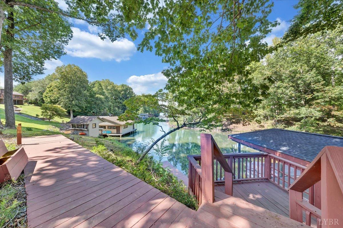 684 Lake Park Dr