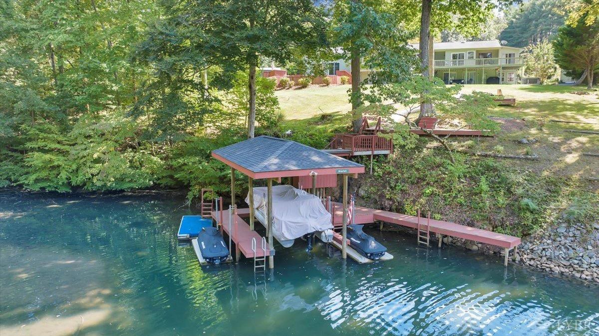 684 Lake Park Dr