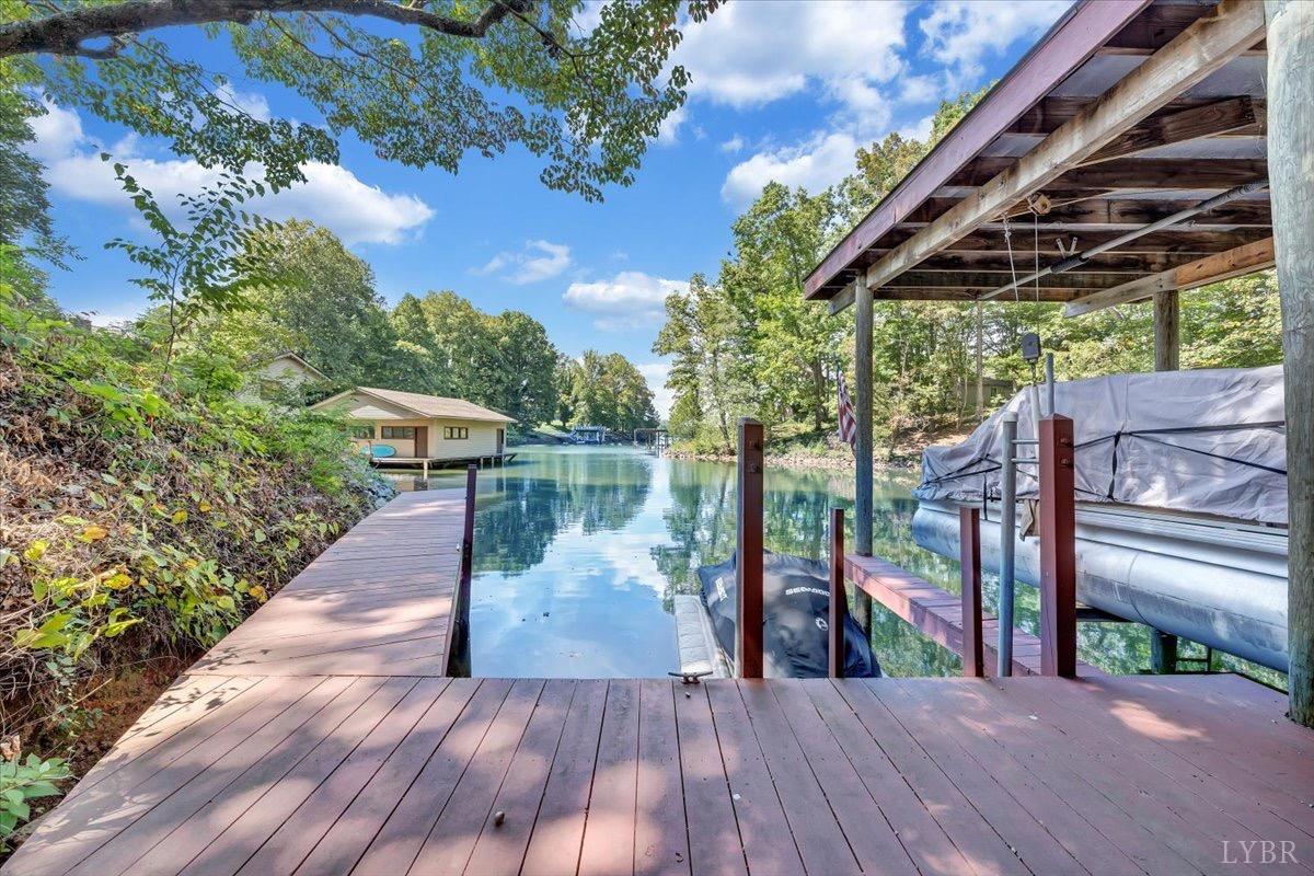 684 Lake Park Dr