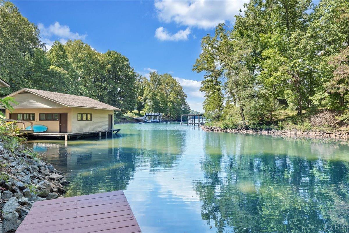 684 Lake Park Dr