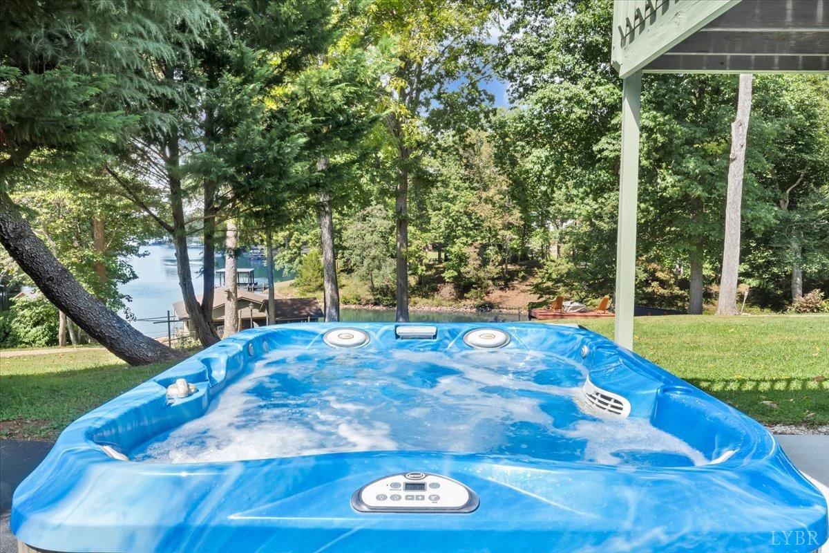 684 Lake Park Dr