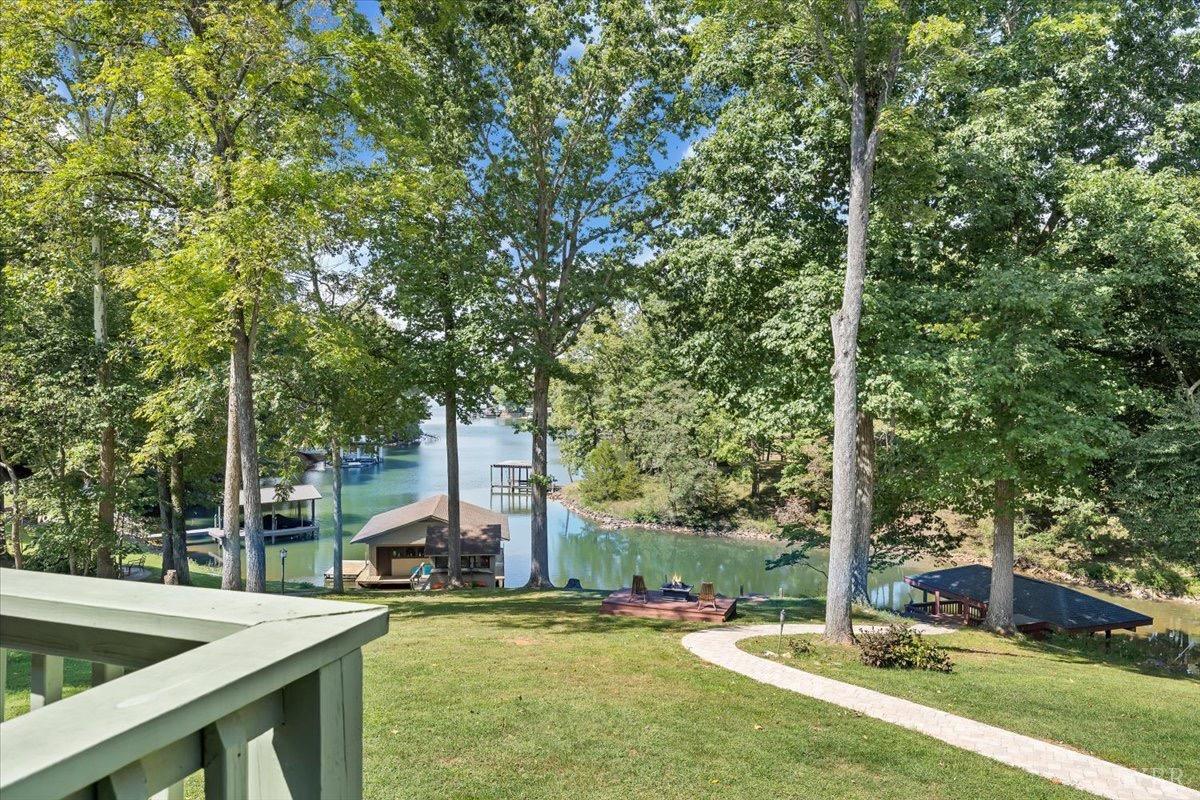 684 Lake Park Dr