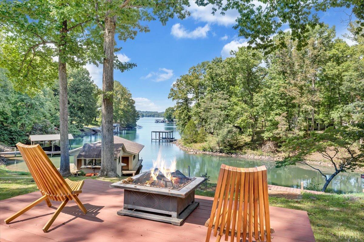 684 Lake Park Dr