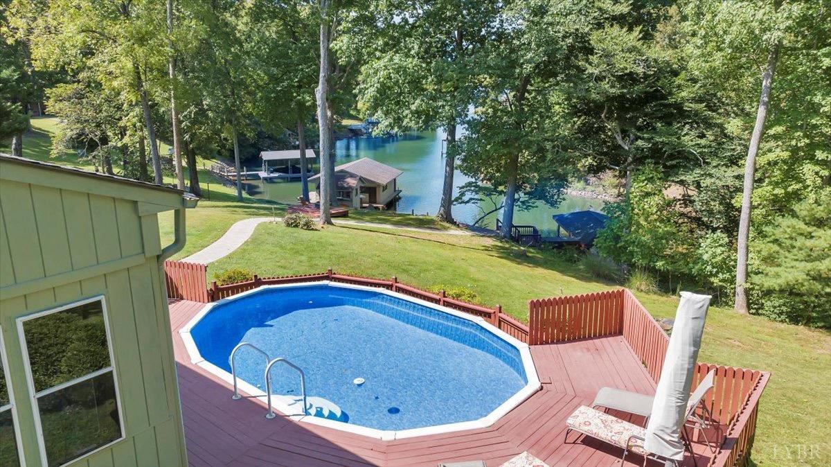 684 Lake Park Dr