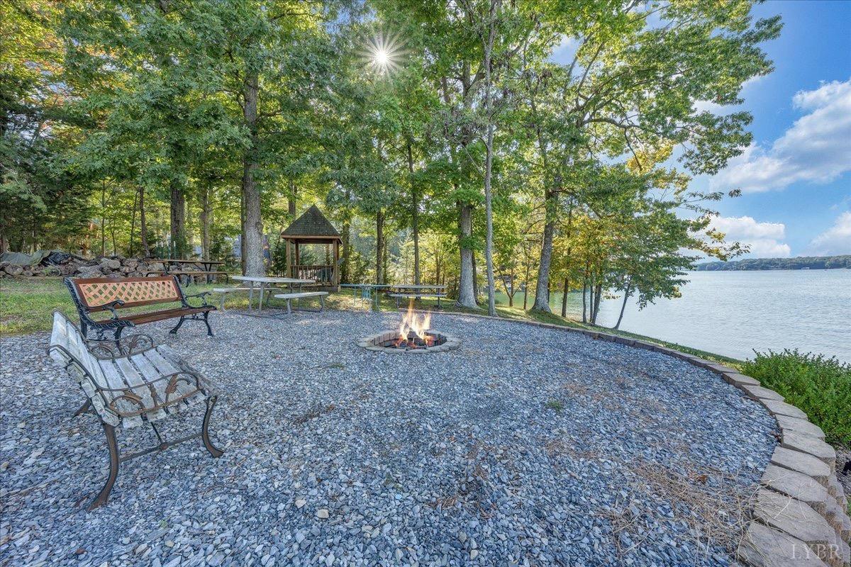 319 Mill Lake Rd