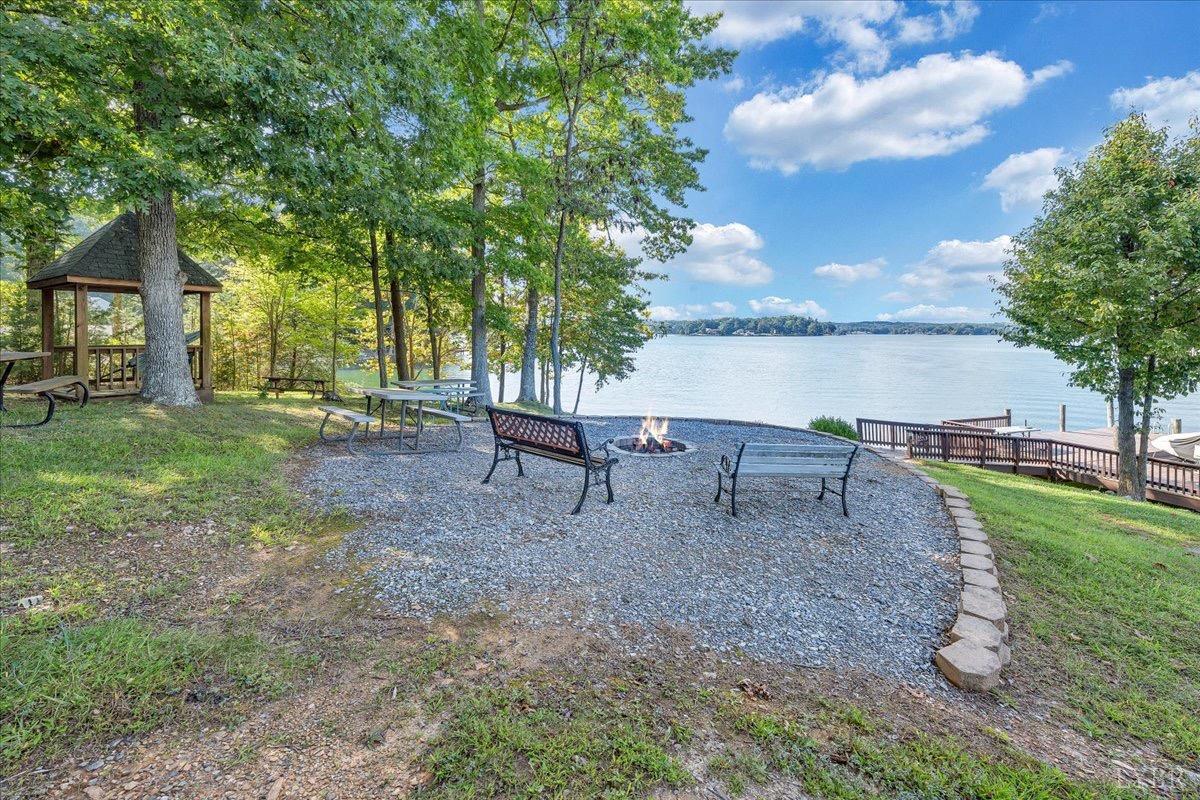 319 Mill Lake Rd