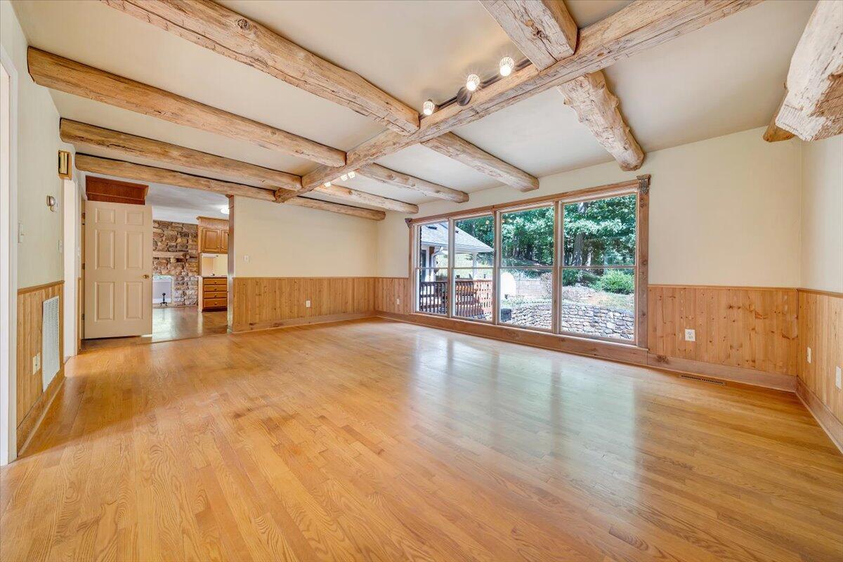 7011 Malinda RD