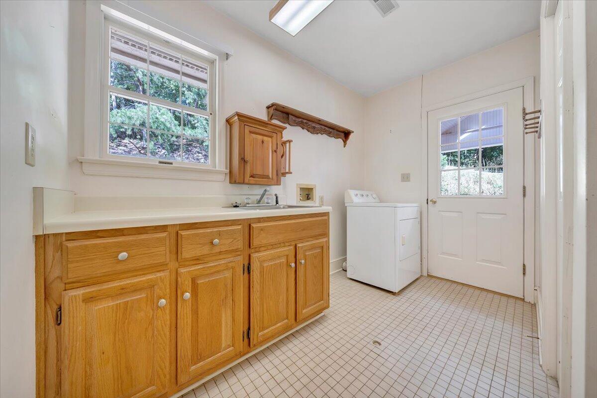 7011 Malinda RD