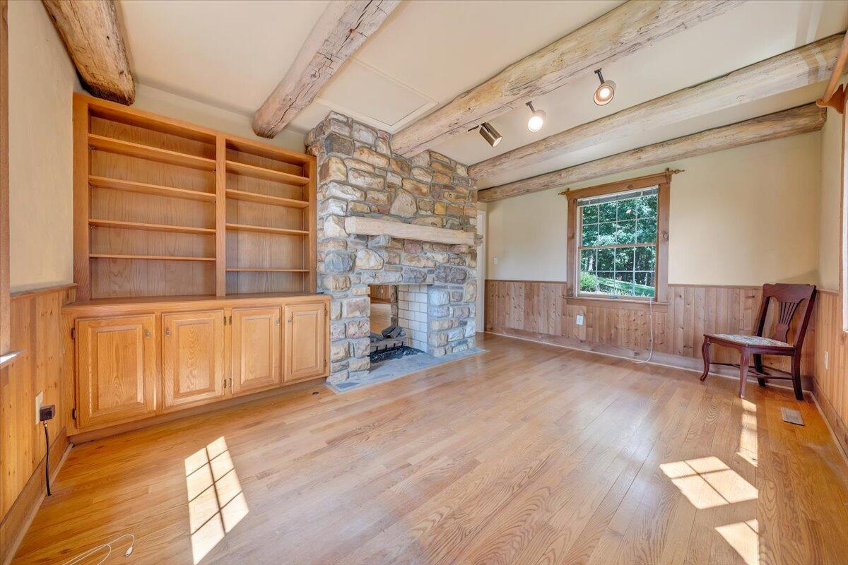 7011 Malinda RD