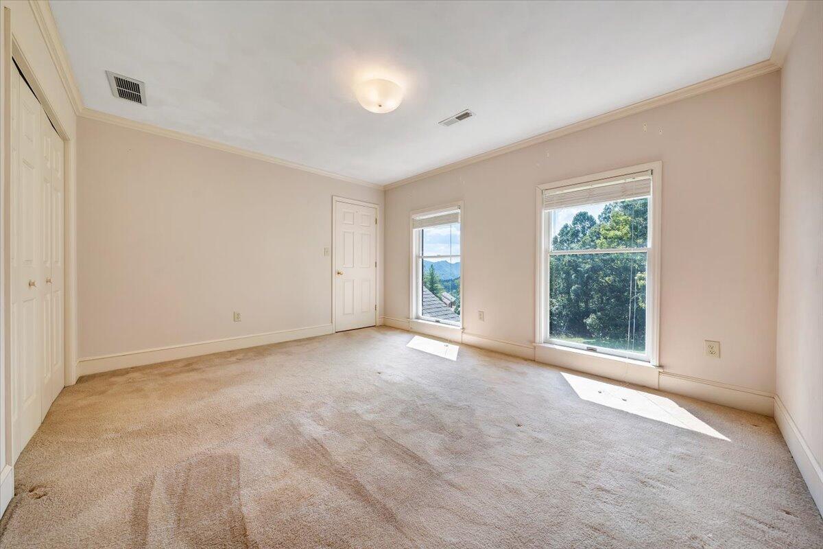 7011 Malinda RD