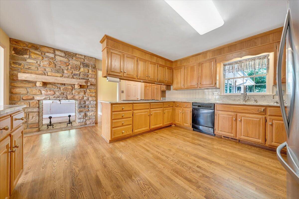 7011 Malinda RD